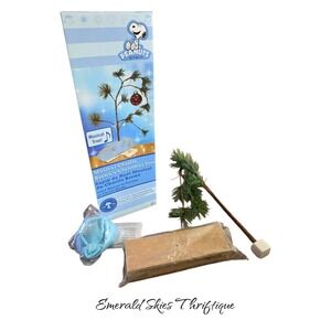 Charlie Brown Peanuts 24" Musical Christmas Tree w Linus Blanket New free ship